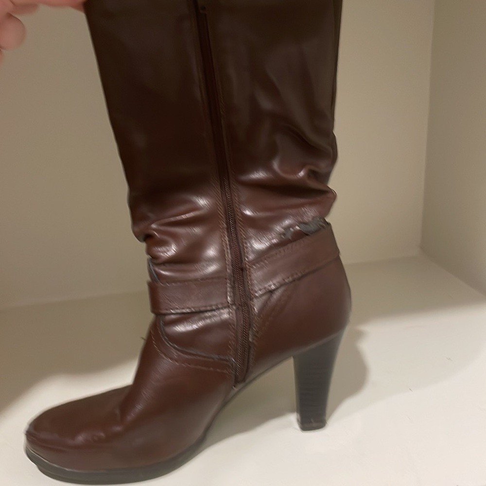Brand unknown brown heeled boots size 8